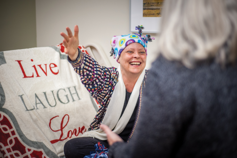 Lauren Lane Powell greets Linda Summers as she arrives to a chemotherapy session. Photos by
Rodney Margison