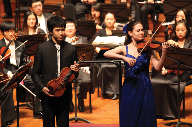 Violinist Ariel Horowitz in Beijing (Photo Gallery)