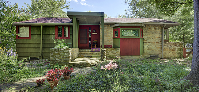 Feature Story: Homes Where Artists Live & Work (Photo Gallery)