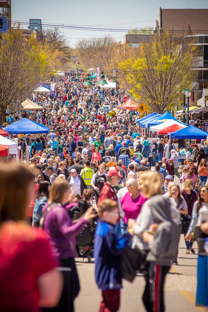 The crowd on East Kirkwood during the Bicentennial Street Fair. Photos by Rodney Margison